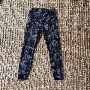 Athleta Lightening Camo 7/8 Tight - S